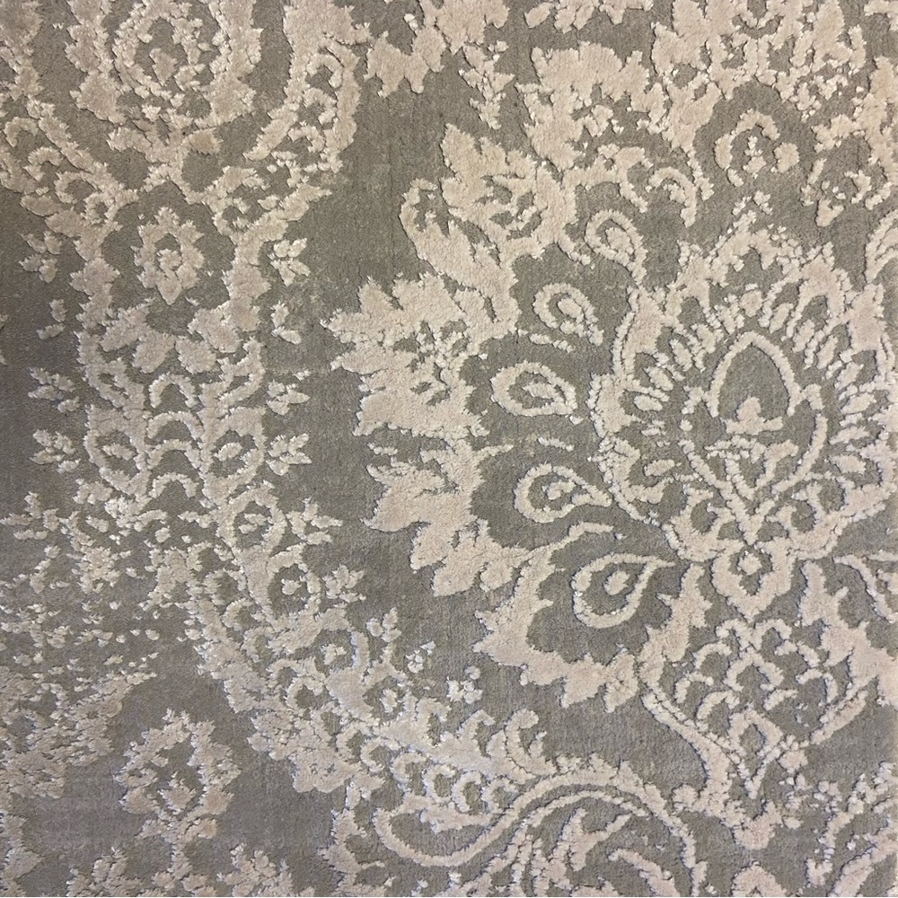 SAFAVIEH AREA RUG - Picture 4 of 6
